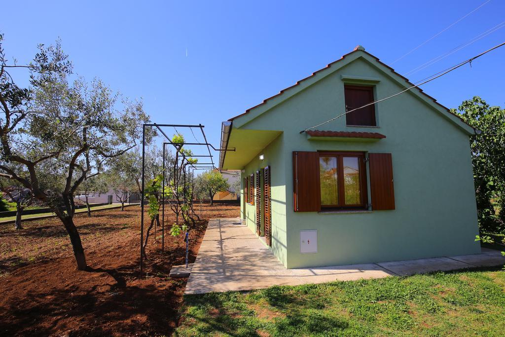 Holiday Home Zemljak Sukošan Buitenkant foto